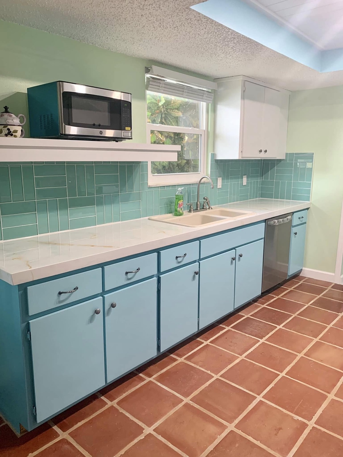 Floor Tile & Large-Format